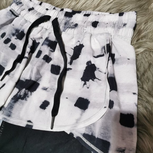 Stylish Black and White Women's Shorts - Picture 5 of 11
